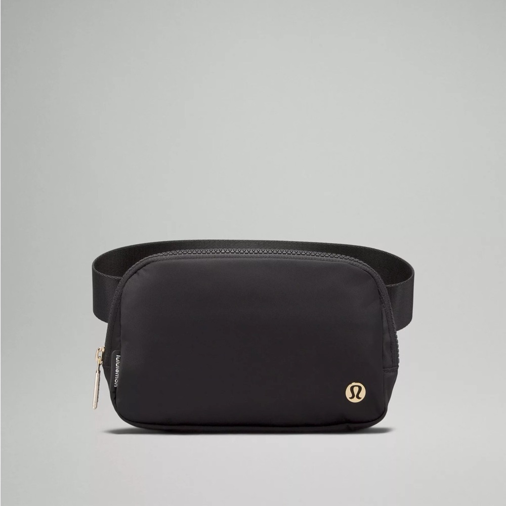 Lululemon everywhere belt bag black gold 1L
